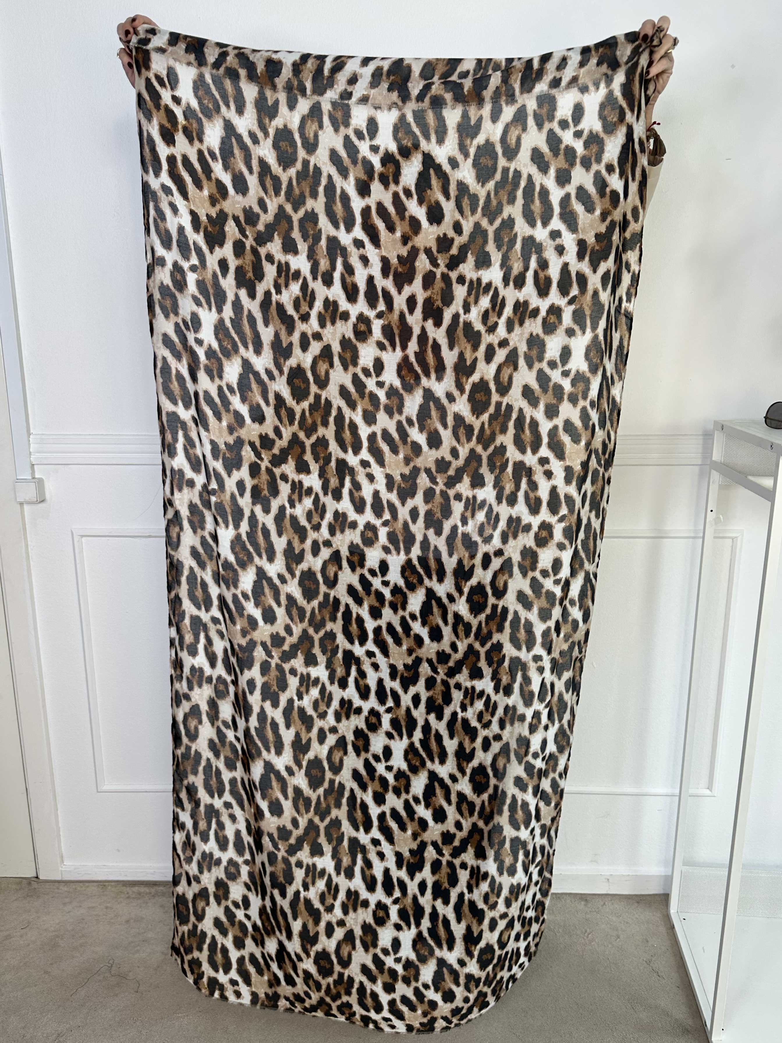 Arizona - Lätt scarf i leopardmönster